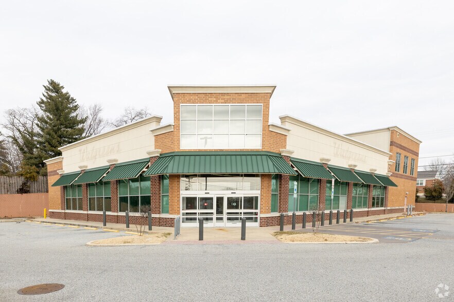 Primary Photo Of 6498 Landover Rd, Hyattsville General Retail For Sale