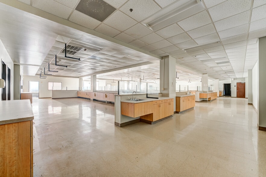 More Photos Of 324 Fm-1960 Rd, Houston General Retail For Sale