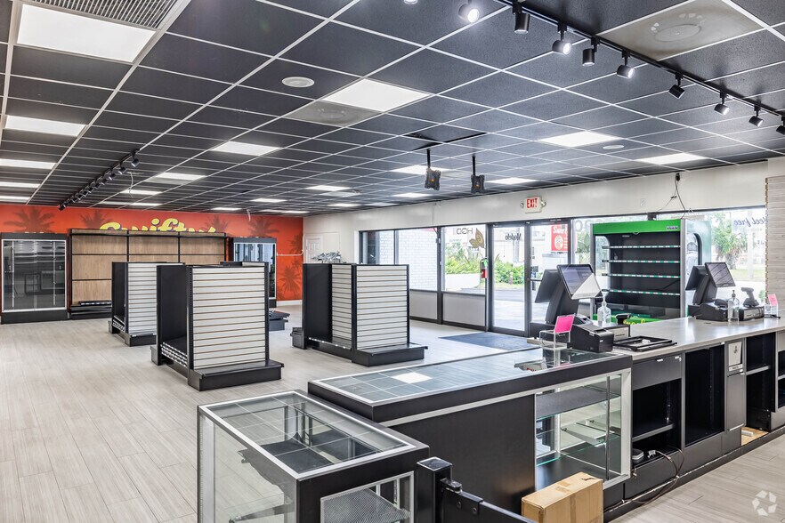 More Photos Of 1290 Lantana Rd, Lake Worth Convenience Store For Lease