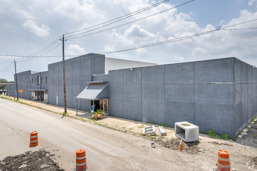 More Photos Of 102 S Shaver St, Pasadena Warehouse For Lease