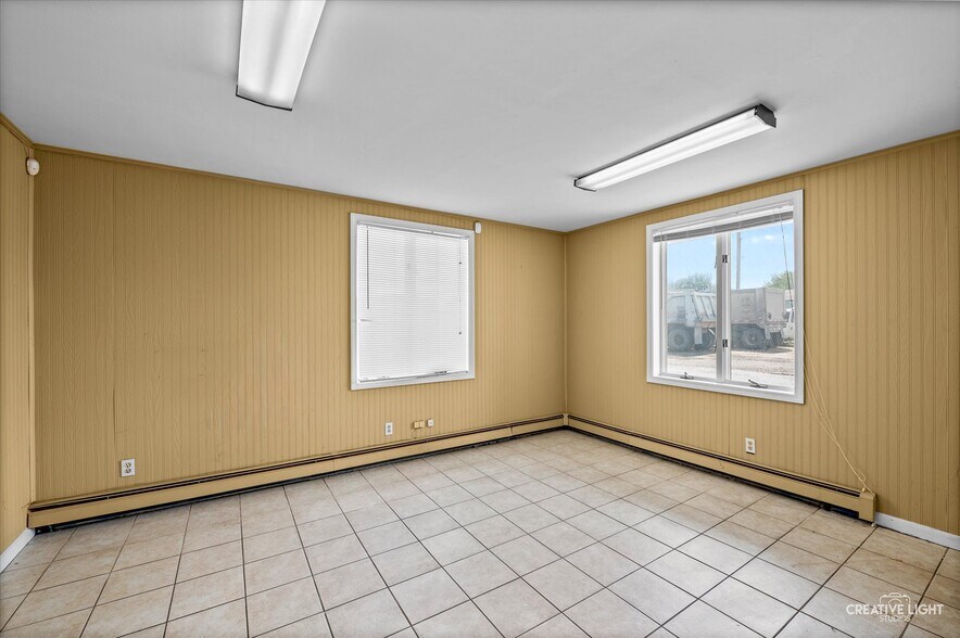 More Photos Of 3333 Sheffield Ave, Hammond Truck Terminal For Lease