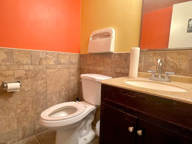 More Photos Of 21 W Duarte Rd, Arcadia Office For Sale