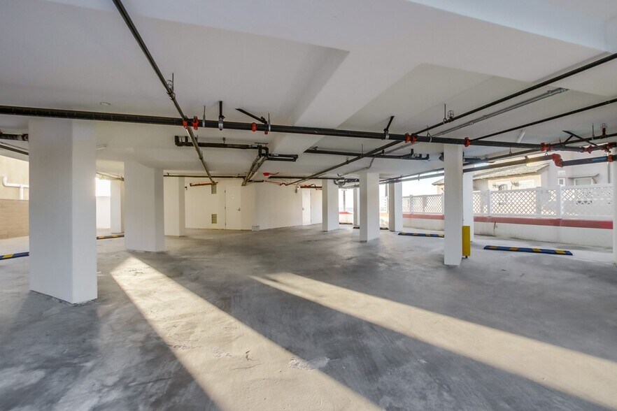 More Photos Of 3449 Ocean Front Walk, San Diego Apartments For Sale