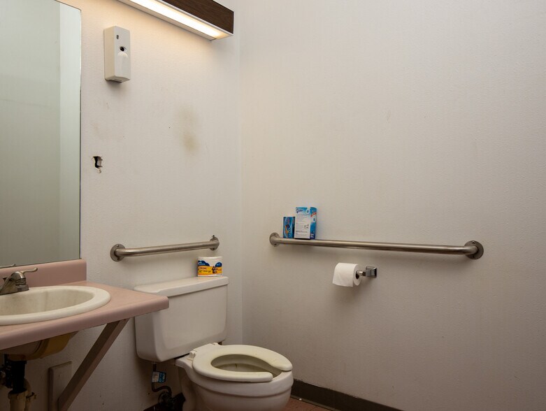 More Photos Of 1400 Santa Fe Dr, Pueblo Unknown For Lease
