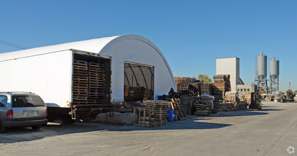 More Photos Of 1225 Church St, Bohemia Manufacturing For Lease