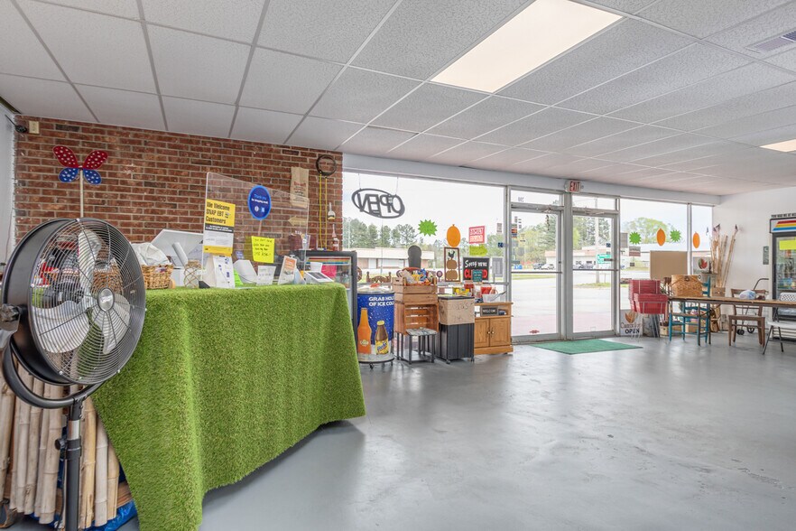 More Photos Of 200 Willard Rd, Clinton Storefront For Sale