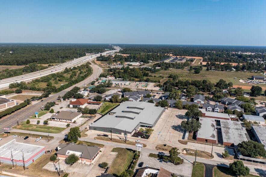 More Photos Of 1404 W Main St, Tomball Freestanding For Sale
