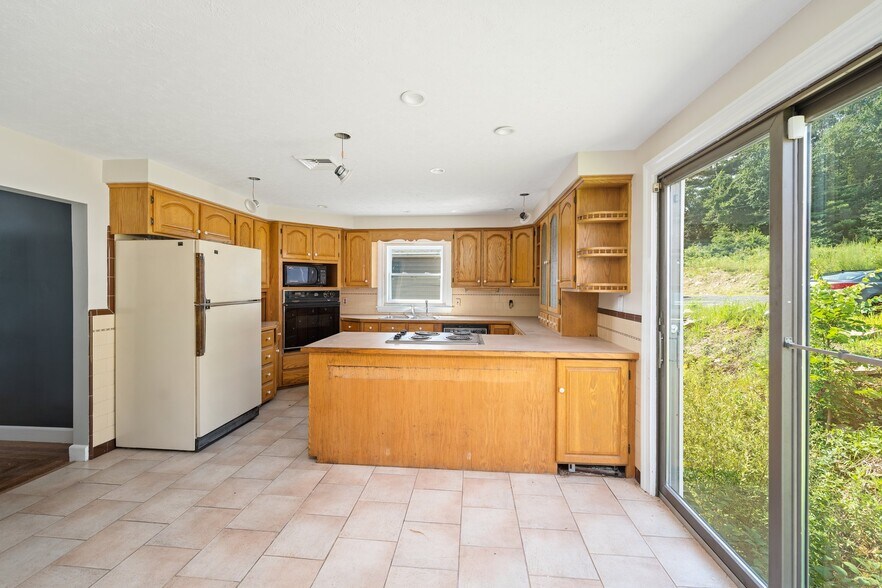 More Photos Of 1097 Eddie Dowling Hwy, North Smithfield Service Station For Sale
