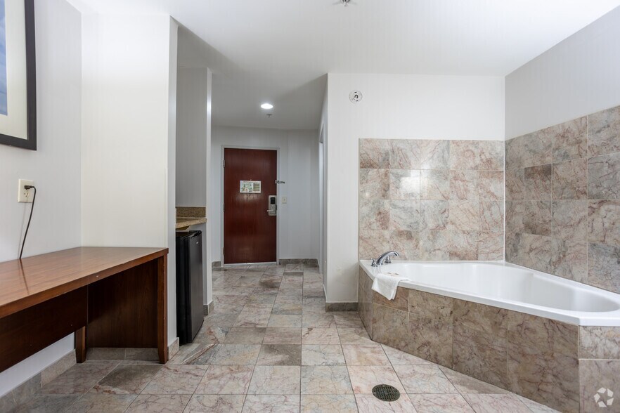 More Photos Of 5087 Clark Howell Hwy, Atlanta Hotel For Sale