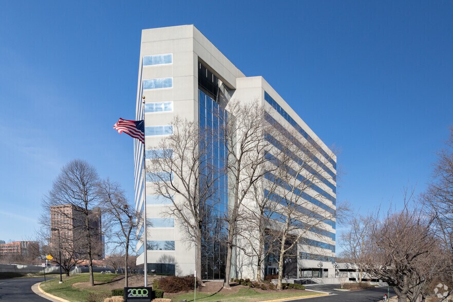 More Photos Of 2000 Corporate Ridge Rd, McLean Office For Lease
