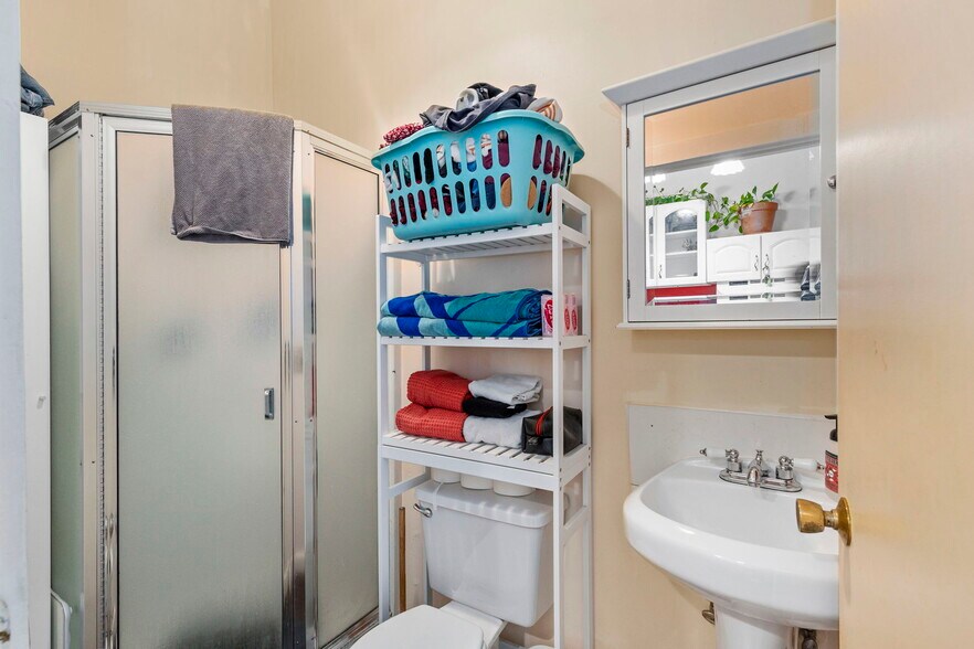 More Photos Of 936 Water St, Port Townsend Storefront Retail Residential For Sale