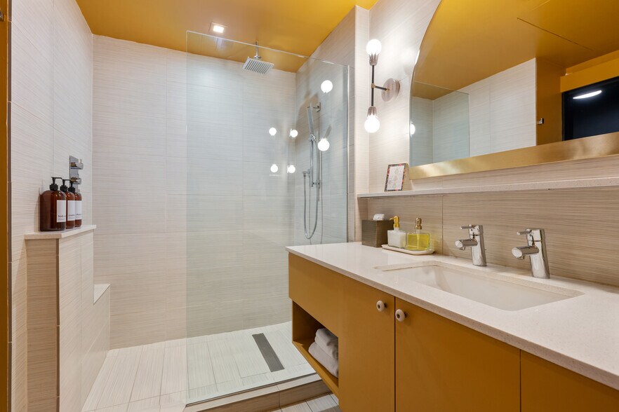 More Photos Of 1123 E 11th St, Austin Hotel For Sale