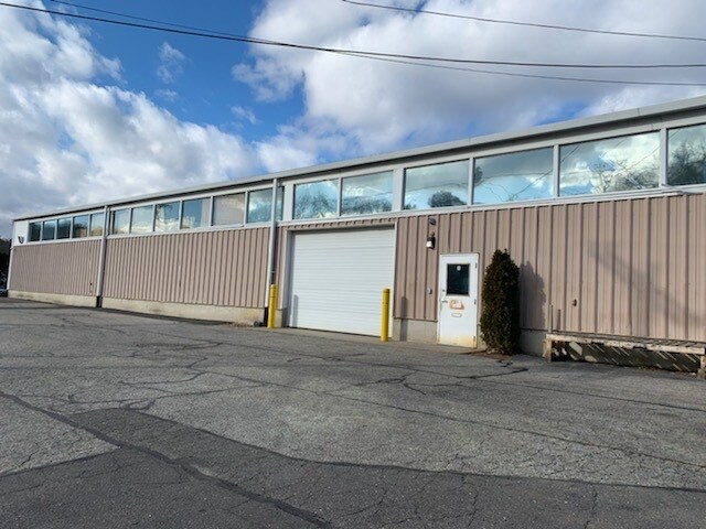 More Photos Of 155 New Haven Ave, Derby Showroom For Lease