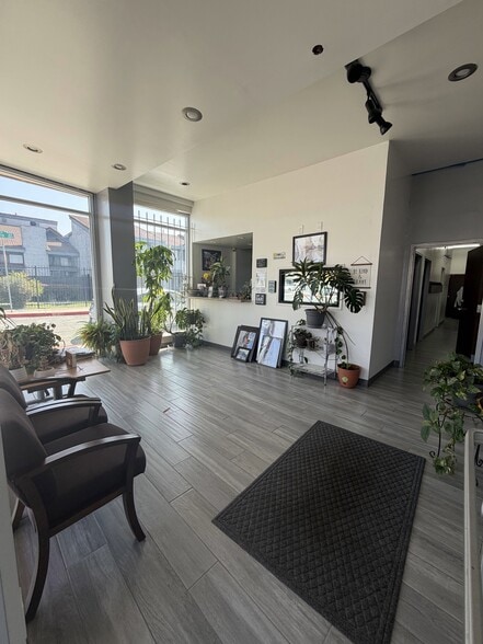 More Photos Of 1036 E Compton Blvd, Compton Storefront Retail Office For Lease