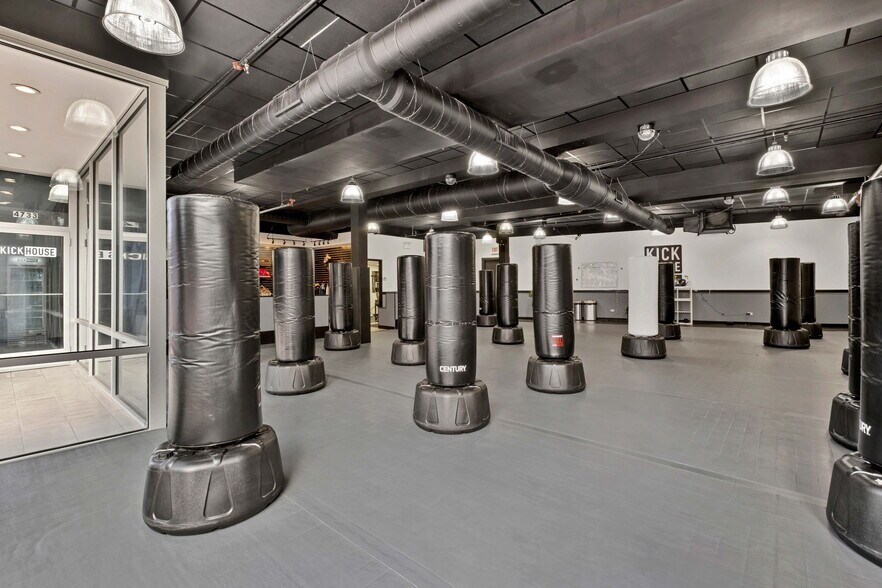 More Photos Of 4725 N Western Ave, Chicago Apartments For Lease