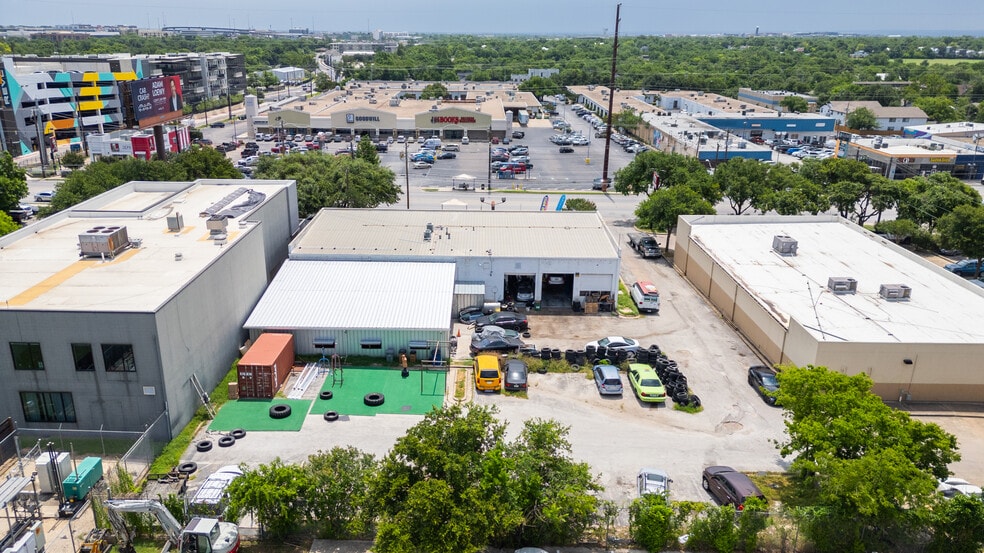 More Photos Of 5528 N Lamar Blvd, Austin Auto Repair For Sale