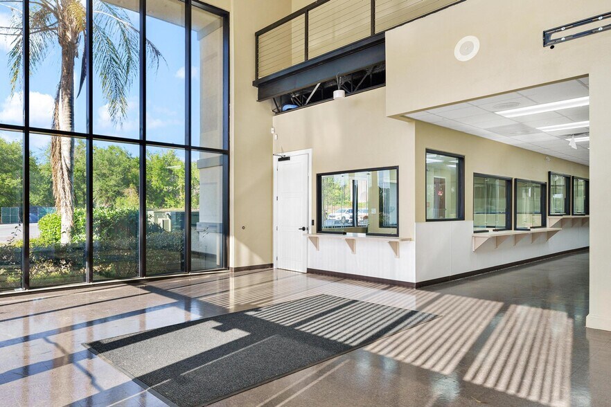 More Photos Of 1904 Thomas Ave, Leesburg Office For Sale