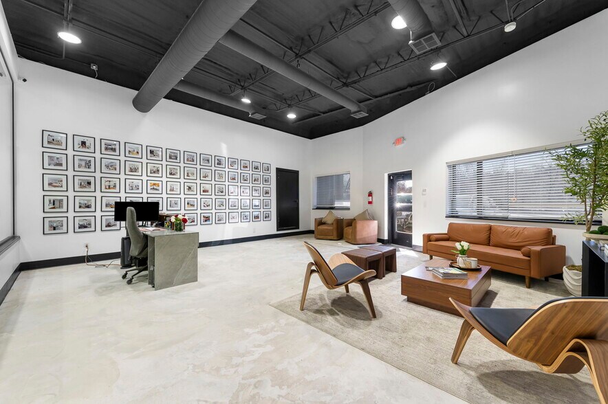 More Photos Of 9312 E US Highway 24, Independence Warehouse For Lease