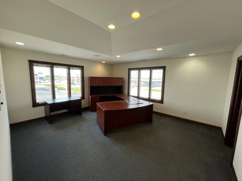 More Photos Of 8080 E 109th Ave, Crown Point Office Residential For Lease
