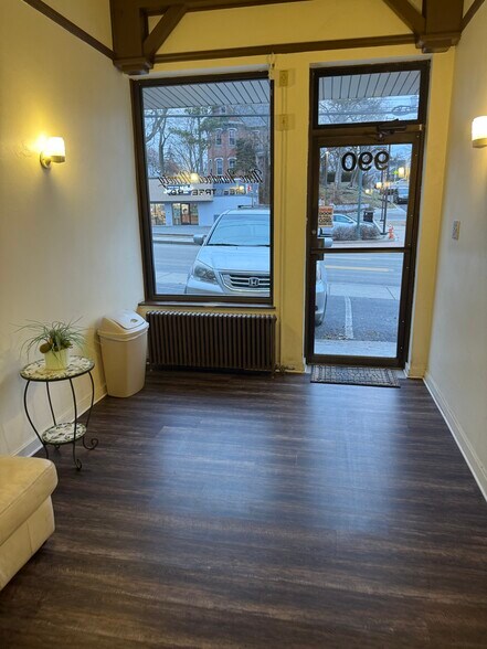 More Photos Of 990-992 Greentree Rd, Pittsburgh Storefront Retail Office For Lease