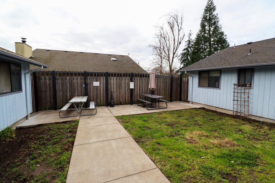 More Photos Of 3692 Hickory Ave, Eugene Assisted Living For Sale