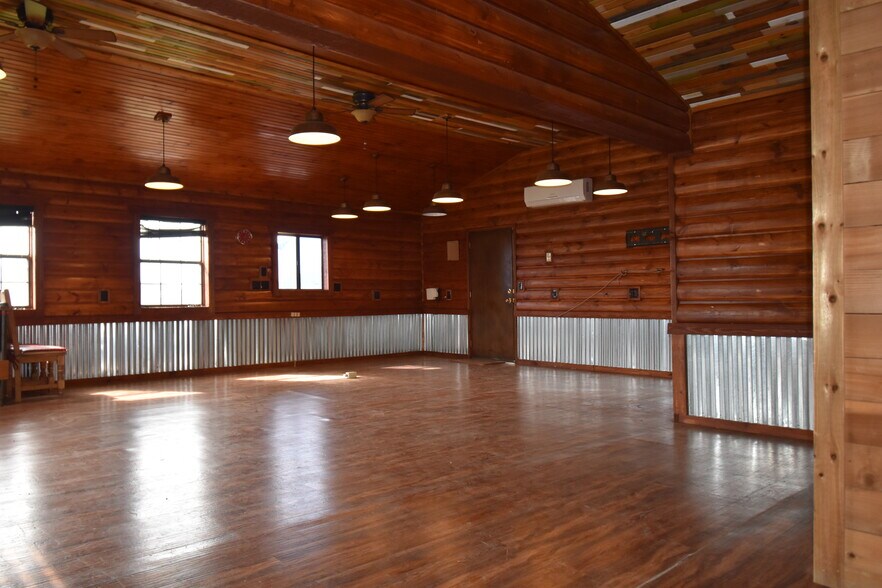 More Photos Of 217 Second St, Agua Dulce General Retail For Sale