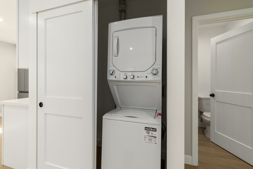 More Photos Of 1827 E 4th St, Long Beach Apartments For Sale