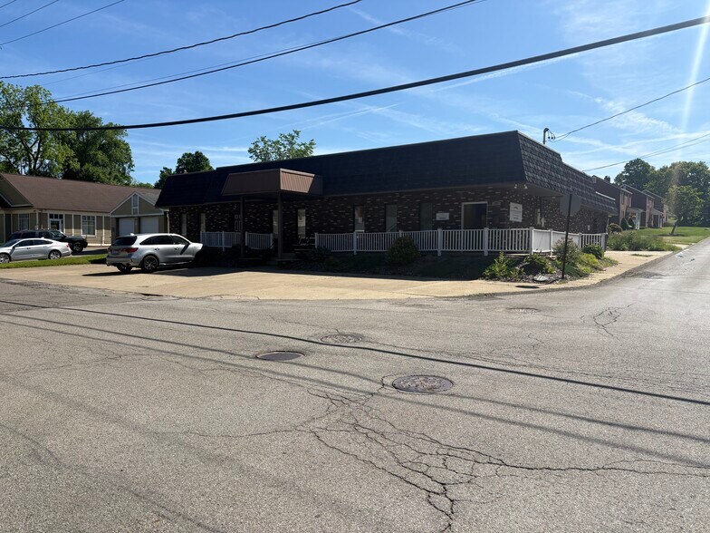 More Photos Of 773 Pershing St, Ellwood City Office For Sale