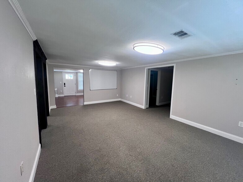 More Photos Of 2506 Anders Ln, Kemah Medical For Lease