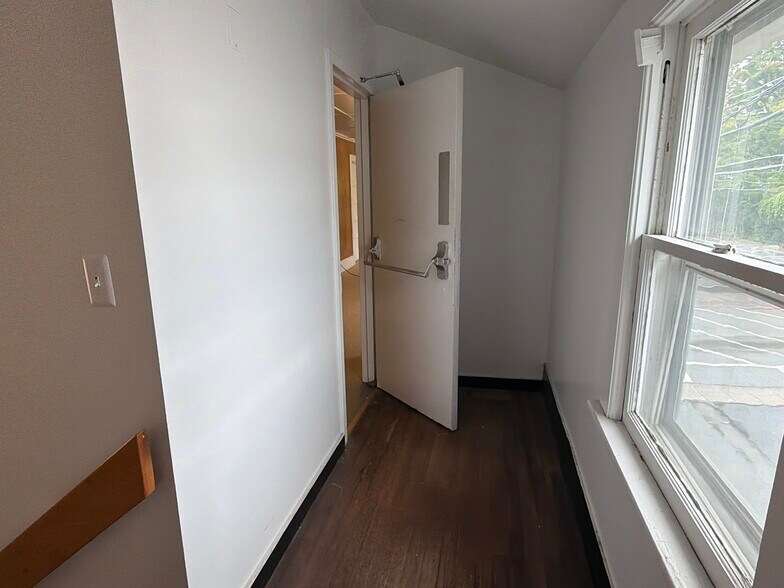 More Photos Of 105 W Catherine St, Milford Office For Sale