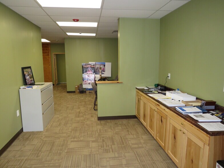 More Photos Of 264-272 S Front St, Braidwood Freestanding For Lease