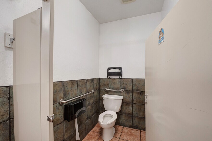 More Photos Of 8032 4th St NW, Albuquerque Restaurant For Sale