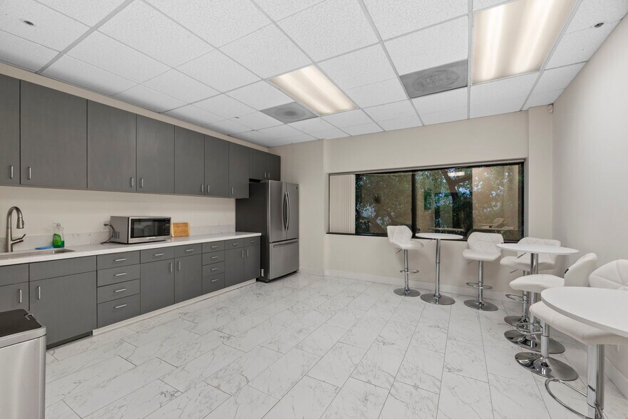More Photos Of 28720 Roadside Dr, Agoura Hills Office For Lease