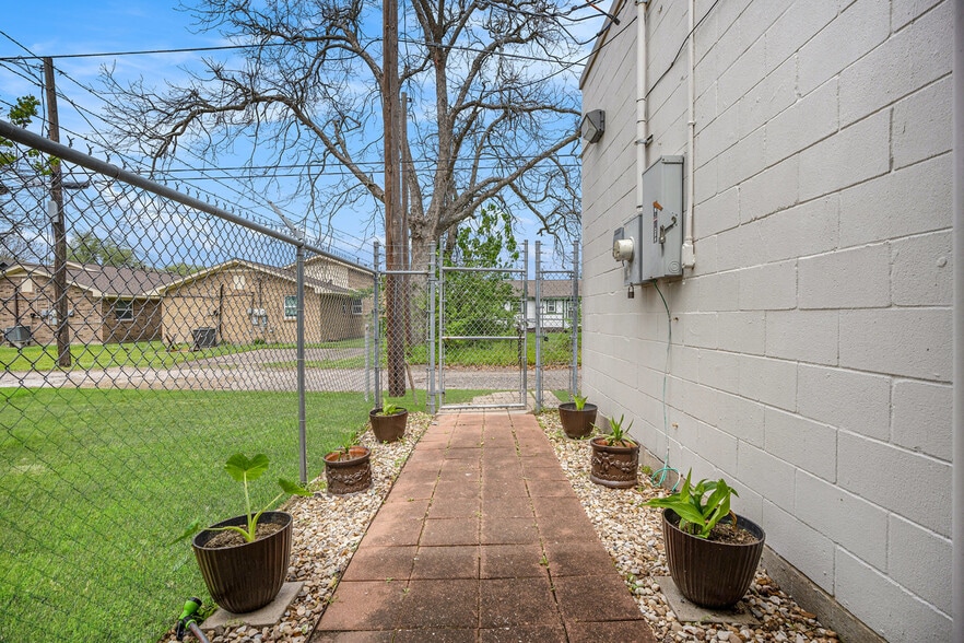 More Photos Of 714 7th Ave N, Texas City Office Residential For Sale
