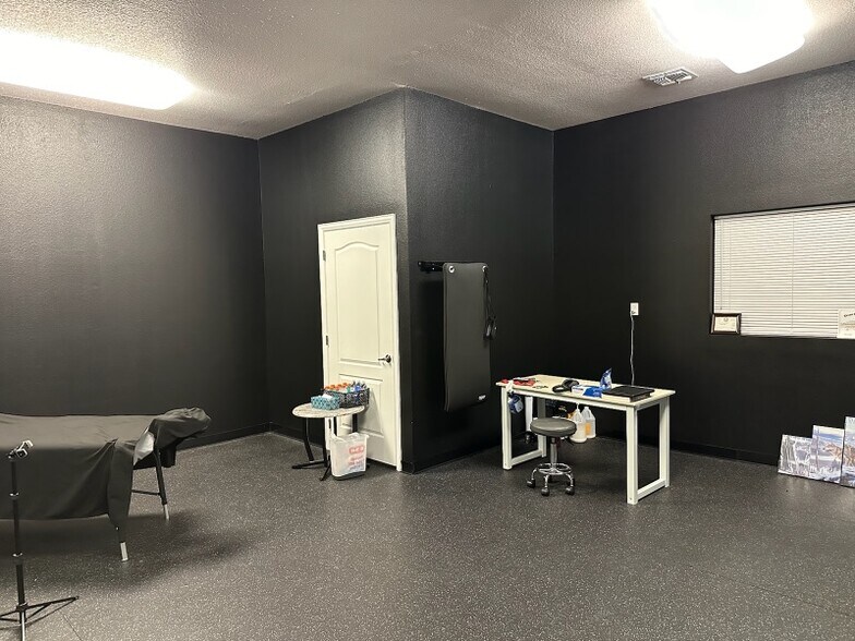 More Photos Of 2420 Bob White Dr, Granbury Specialty For Lease