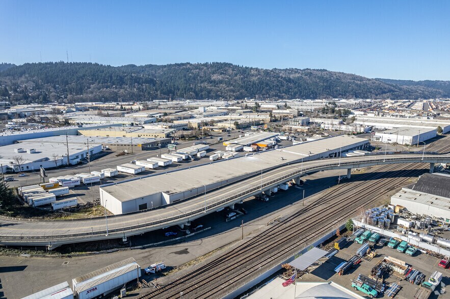 More Photos Of 3342 NW 26th Ave, Portland Warehouse For Lease