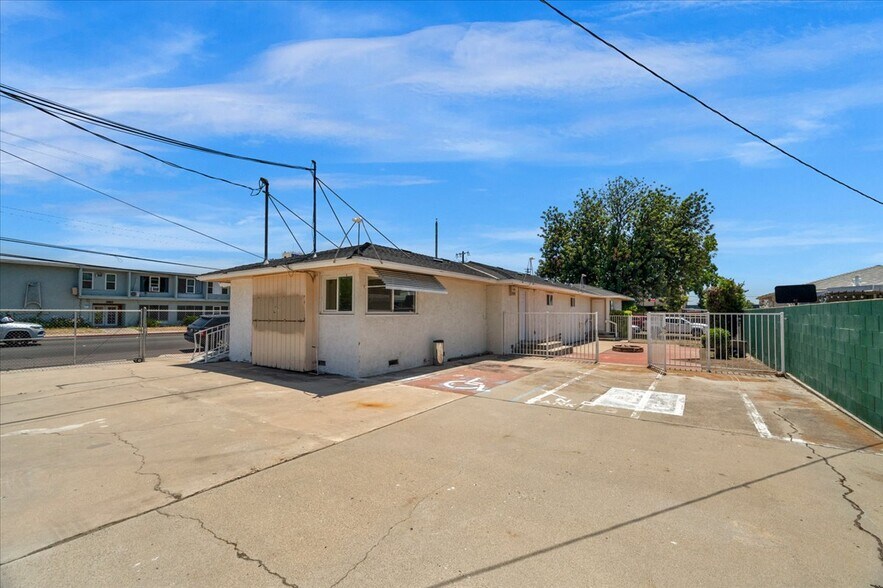 More Photos Of 2611 N Fresno St, Fresno Medical For Sale