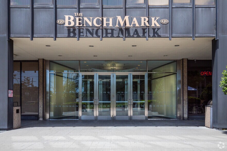 More Photos Of 170 Old Country Rd, Mineola Office For Lease