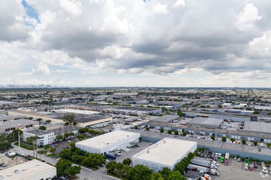 More Photos Of 7900 NW 71st St, Miami Warehouse For Lease