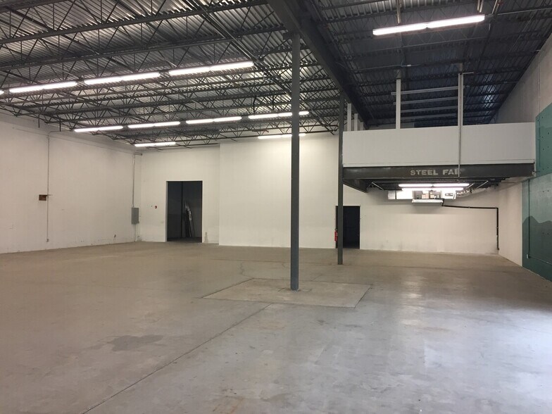 More Photos Of 801-893 Kings Hwy, Fort Pierce Light Manufacturing For Sale
