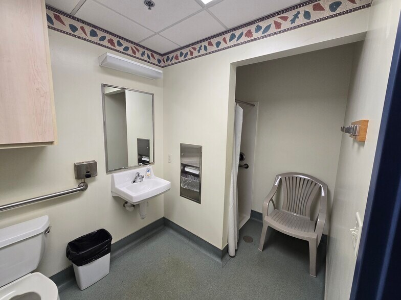 More Photos Of 7640 Sylvania Ave, Sylvania Medical For Lease