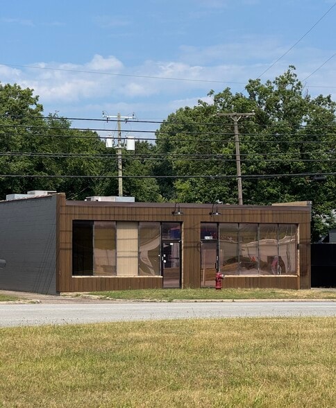 More Photos Of 23389-23391 Telegraph Rd, Southfield Freestanding For Lease