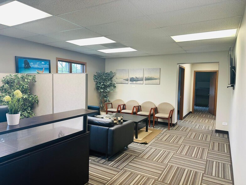 More Photos Of 1440 Maple Ave, Lisle Office For Lease