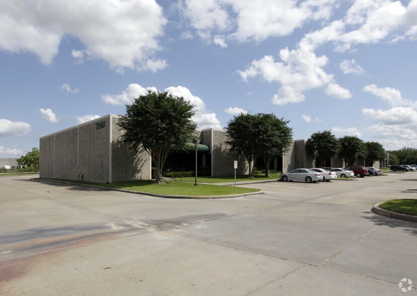 More Photos Of 7240 Brittmoore Rd, Houston Unknown For Lease