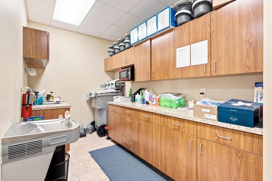 More Photos Of 375 Fennell Blvd, Lady Lake Medical For Sale