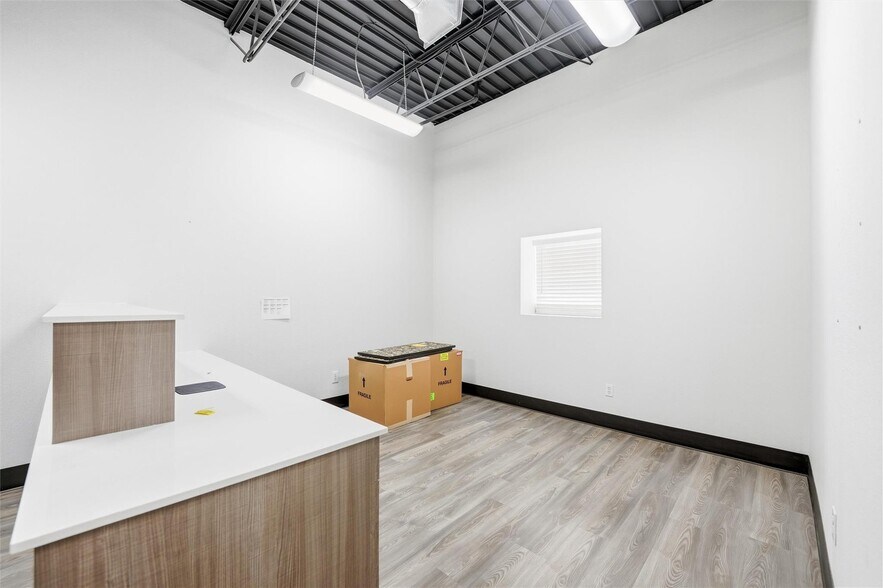 More Photos Of 1301 E Weatherford St, Fort Worth Showroom For Sale