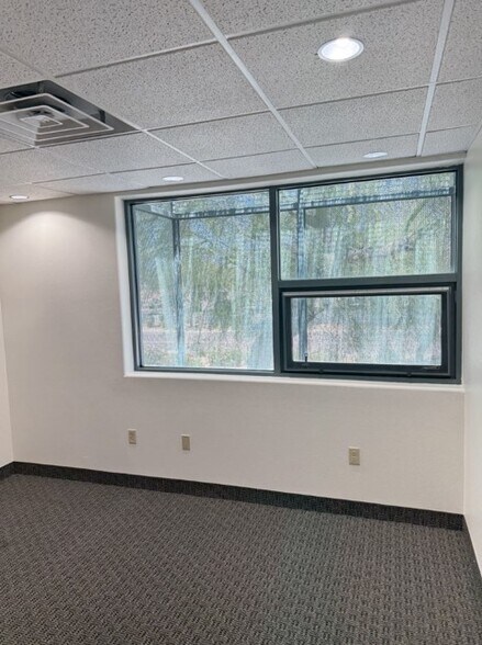 More Photos Of 15955 N Dial Blvd, Scottsdale Light Distribution For Lease