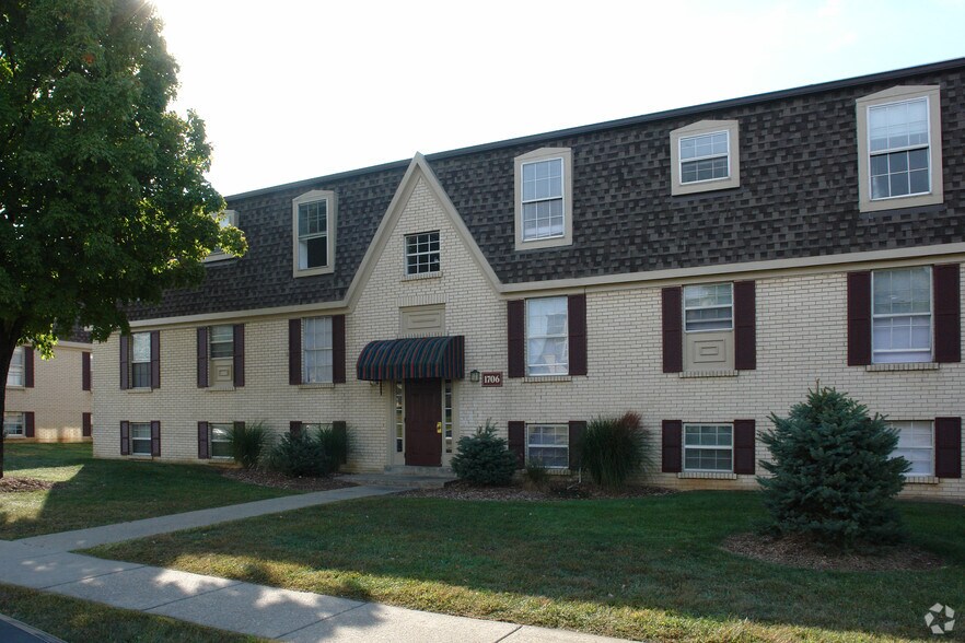 More Photos Of 1707-1724 Versailles Rd, Lexington Apartments For Sale