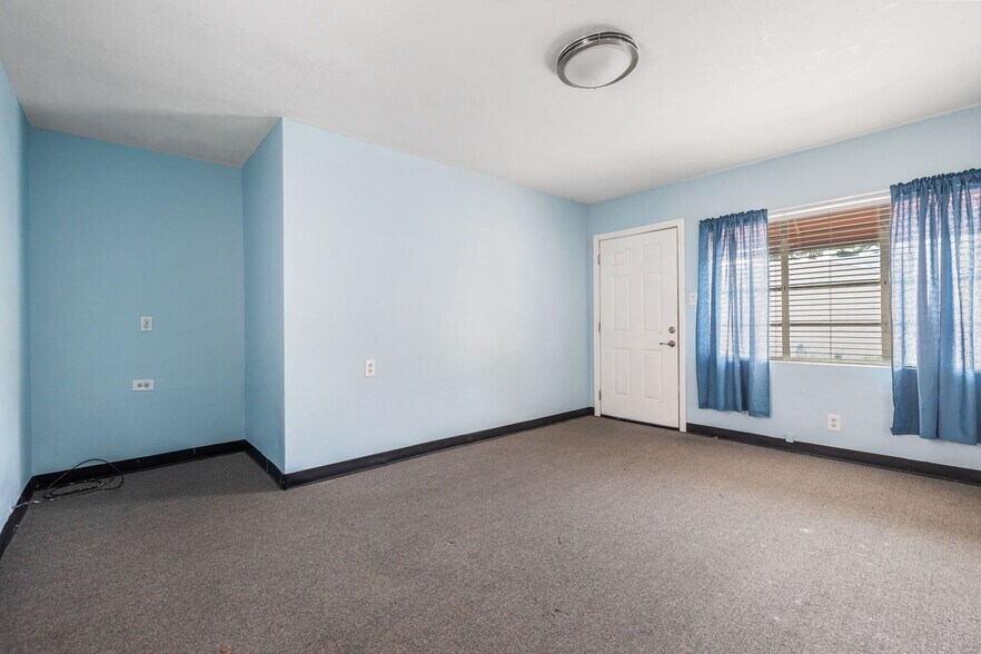 More Photos Of 1059-1063 N Palm Canyon Dr, Palm Springs Storefront For Sale