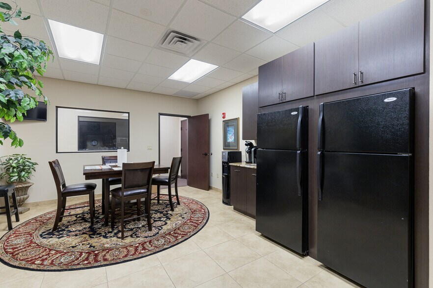 More Photos Of 5422 Alpha Rd, Dallas Medical For Sale